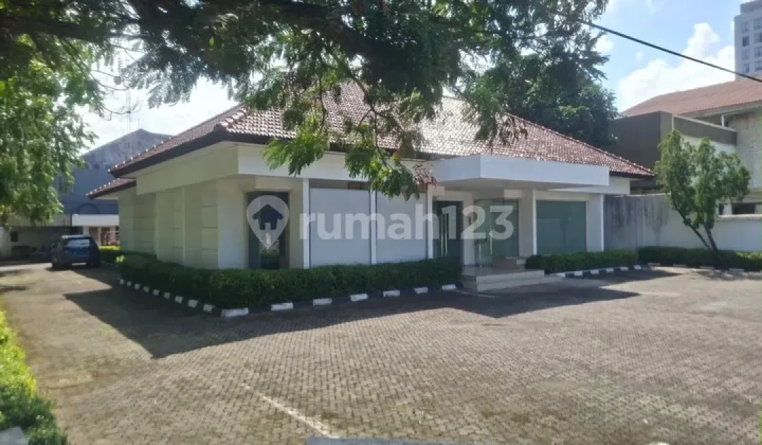 Rumah Siap Huni di Semarang Tengah, Semarang, LT 1213m², Harga 1,35 Miliar /tahun
