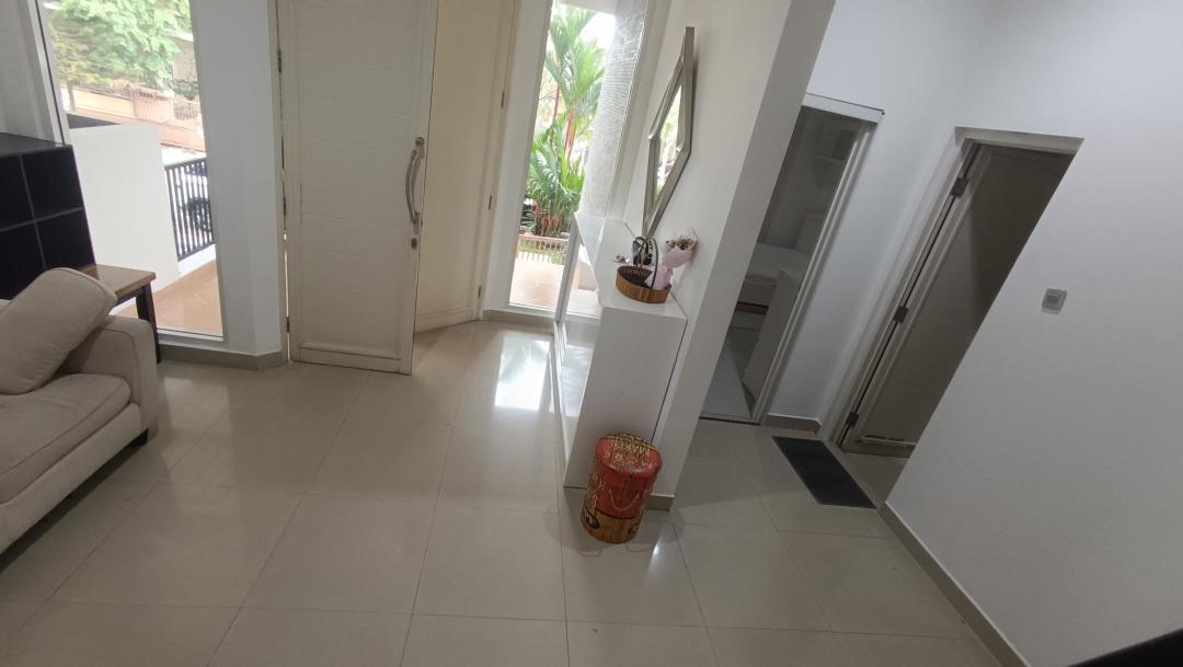 Dikontrakkan Rumah Murah di Candi Golf, Semarang, LT 240m²