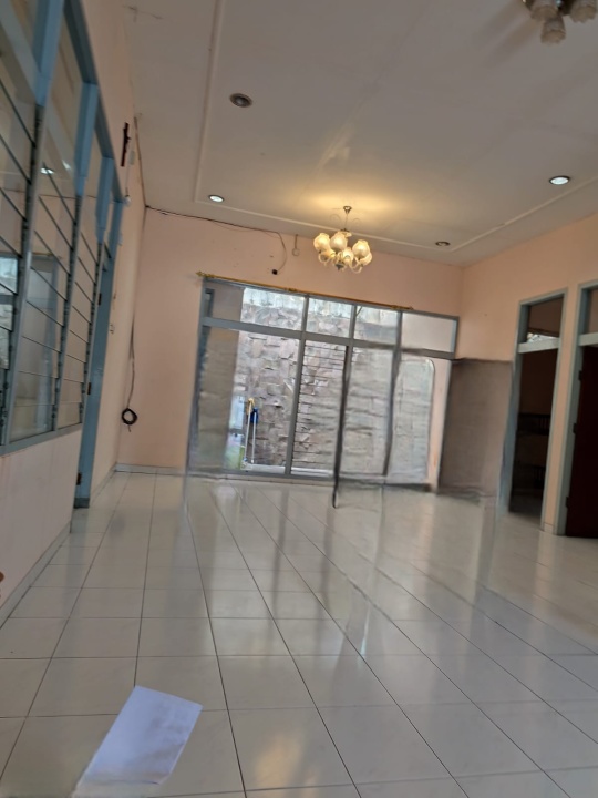 Rumah Sewa Murah Lokasi Tanah Mas, Semarang, LB 215m²