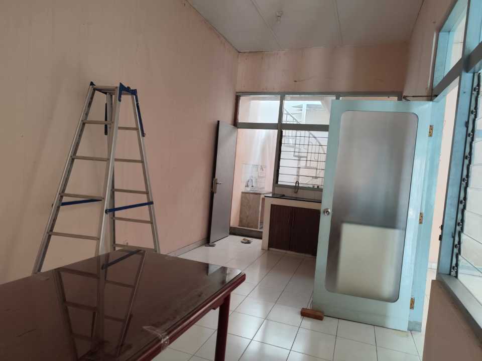 Rumah Sewa Murah Lokasi Tanah Mas, Semarang, LB 215m²