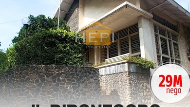 Rumah Mewah di Semarang Tengah, Semarang, 4 KT, LT 1009m²