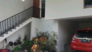 Kesempatan Rumah di Jangli, Semarang, LB 150m², Harga 2 Miliar