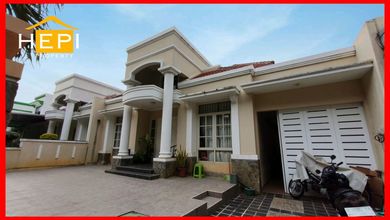 Hunian Mewah di Graha Padma, Semarang, 3 Kamar Tidur, LT 300m²