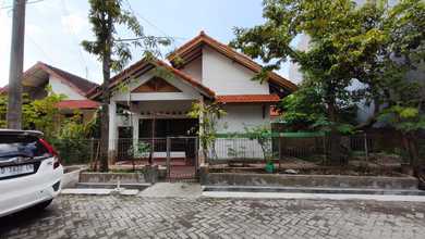 Kesempatan Rumah di Pleburan, Semarang, LB 230m², Harga 2,2 Miliar