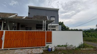 Kesempatan Rumah di Tembalang, Semarang, LB 125m², Harga 1,3 Miliar