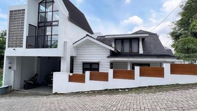 Rumah Eksklusif Luas 208 m2, di Ngaliyan, Semarang