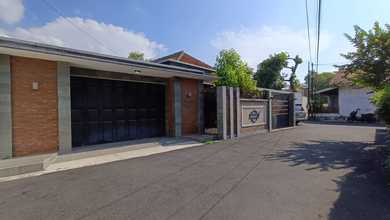 Rumah Elegan di Lamper, Semarang, 4 Kamar Tidur, LT 432m²