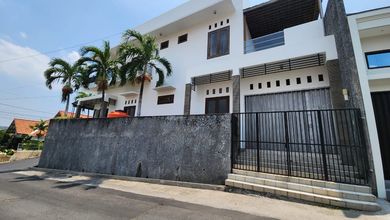 For Sale rumah Mewah di Kalibanteng, Semarang - LT 299m²