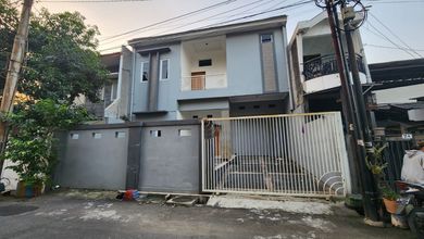 Hunian Elegan di Kalibanteng, Semarang, 6 Kamar Tidur, LT 240m²