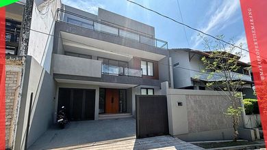 Rumah Area Premium Bukit Sari, Semarang - Harga Menarik 5 Miliar