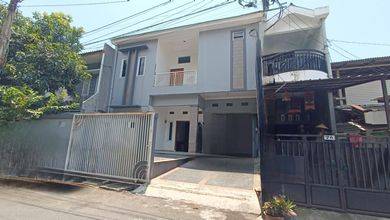 Rumah Mewah LT 240 m2, di Pusponjolo, Semarang