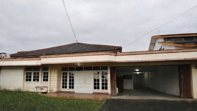 Rumah Mewah di Gajah Mungkur, Semarang, 4 KT, LT 758m²