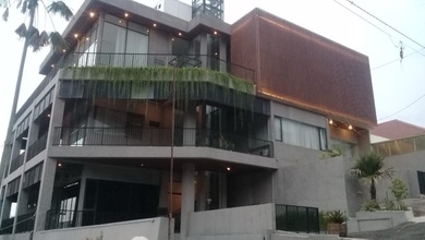 Hunian Mewah di Bukit Sari, Semarang, 6 Kamar Tidur, LT 580m²