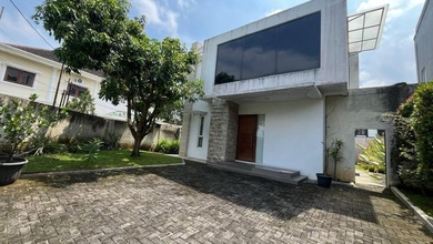 Penawaran Eksklusif, rumah Prestisius di papandayan, Semarang, LB 200m²