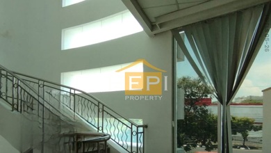 Gedung Perkantoran 3Lt di Pandanaran Fasilitas Parkir