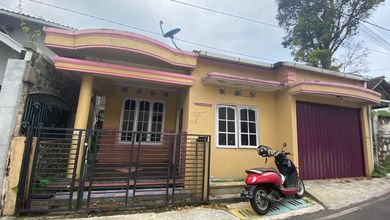 Kesempatan Rumah di Tingkir, Salatiga, LB 154m², Harga 680 Juta