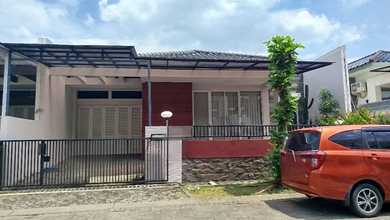 Rumah Mewah di Tembalang, Semarang, 4 Kamar Tidur, LT 240m²