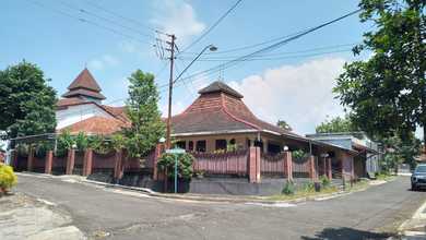 Rumah Mewah di Kawasan Banyumanik, Semarang, LB 250m², Harga 3,5 Miliar