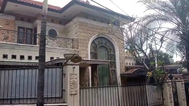 Rumah Elegan di Manyaran, Semarang, 6 Kamar Tidur, LT 335m²