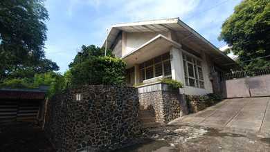 Rumah Mewah di Candisari, Semarang, 5 Kamar Tidur, LT 1009m²