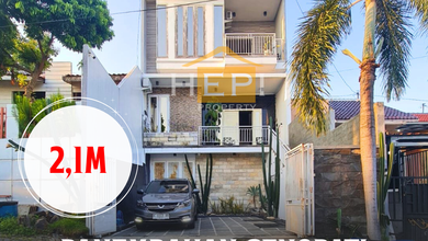 Kesempatan Rumah di Ngaliyan, Semarang, LB 250m², Harga 2,1 Miliar