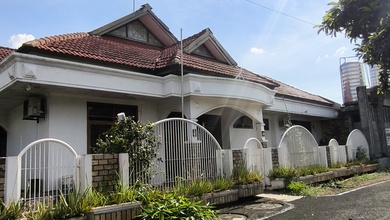 Rumah Elite di Kawasan Banyumanik, Semarang, LB 450m², Harga 15 Miliar
