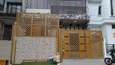 Rumah Mewah di Candi Golf, Semarang, 5 Kamar Tidur, LT 135m²