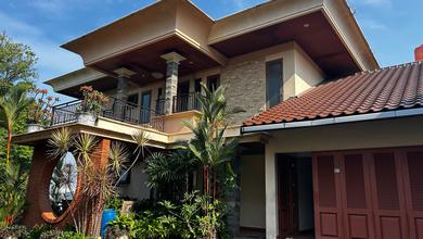 Rumah Mewah di Bukit Sari, Semarang, 5 KT, LT 1043m²