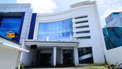 Strategis Gedung Kantor Dekat Simpang Lima. Cocok untuk Perbankan