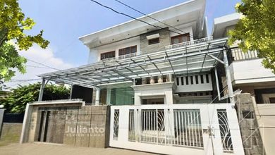 Rumah Mewah di Semarang Tengah, Semarang, 4 Kamar Tidur, LT 378m²