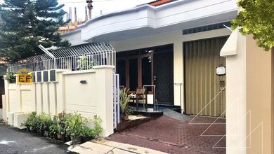 Rumah Prestisius di Kawasan Semarang Tengah, Semarang, LB 220m², Harga 3,45 Miliar