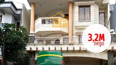 Rumah Elite di Kawasan Bukit Sari, Semarang, LB 700m², Harga 3,2 Miliar