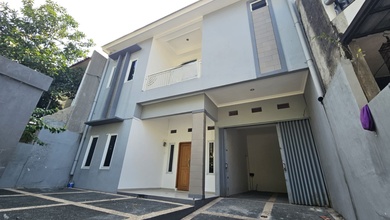 Kesempatan Eksklusif, rumah Mewah di Pusponjolo, Semarang, LB 400m²