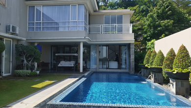 Rumah Elegan di Bukit Sari, Semarang, 4 Kamar Tidur, LT 550m²