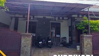Dijual Rumah di Supriyadi Pedurungan Semarangjalan Besar, bisa Sisipan 3 Mobil1 Mnt Dari Supriyadi Rayaluas Tanah 250 M²Dimensi 12.5 M X 20 Mluas Bangunan 200 M²Kamar Tidur 4Kamar Mandi 3Lantai Granitlistrik 3500 Wattair PDAM, Sumur Ada Tandonsertifikat H