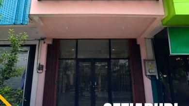 Dijual Ruko di Setiabudi Banyumanik Semarangluas Tanah 126 M²Luas Bangunan 240 M²Lebar Depan 4,5Mruko 3 Lantaikamar Mandi 3Sertifikat Hmlistrik 11000 Wattair Pdamlokasi Strategis Pinggir Jalan Rayasebelah Ruko Jejer Sudah Banyak Perbankan Cocok untuk Sega