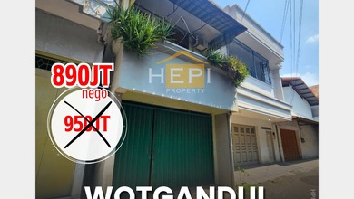 Kesempatan Rumah di Semarang Tengah, Semarang, LB 140m², Harga 890 Juta