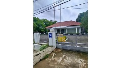 Gedung Ex Bank di Jalan A.yani Tengah Kota ,Dekat Simpang