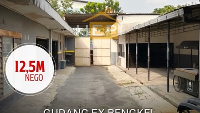 Gudang Pinggir Jalan Raya Dekat Bandara Semarang Barat