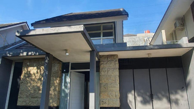 Kesempatan Rumah di Banyumanik, Semarang, LB 150m², Harga 2,1 Miliar