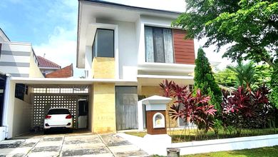 Rumah Modern Luas 300 Jual di BSB City, Semarang