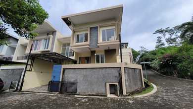Rumah Area Premium Candi Golf, Semarang - Harga Menarik 4,8 Miliar