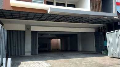 Rumah Furnish dan Tempat Usaha di Ringroad Utara, Sleman Yogyakarta.