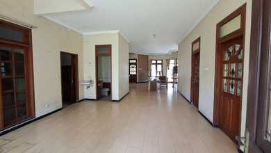Penawaran Langka, rumah Mewah di Bukit Sari, Semarang, LB 350m²