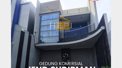 Gedung Komersial tengah kota di Jalan Jend.Sudirman Semarang