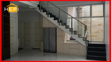 Rumah Elite di Kawasan Candisari, Semarang, LB 500m², Harga 28 Miliar