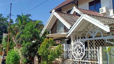 Rumah Elegan di Srondol, Semarang, 4 Kamar Tidur, LT 205m²