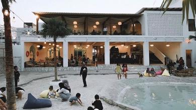 Bangunan Cafe Keren! Area Parkir Luas, Langsung Siap Buat Usaha!