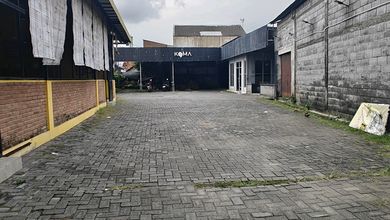 Tempat Usaha Semarang Kota Arah Ke Kota Semarang Lalu Lintas Padat Ramai Dekat Bandara 