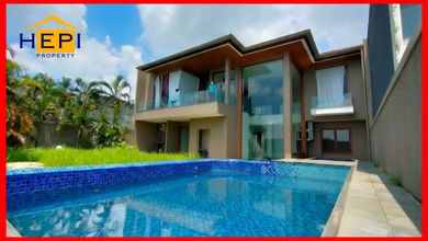 Rumah Area Luxury Candi Golf, Semarang - Harga Menarik 20 Miliar